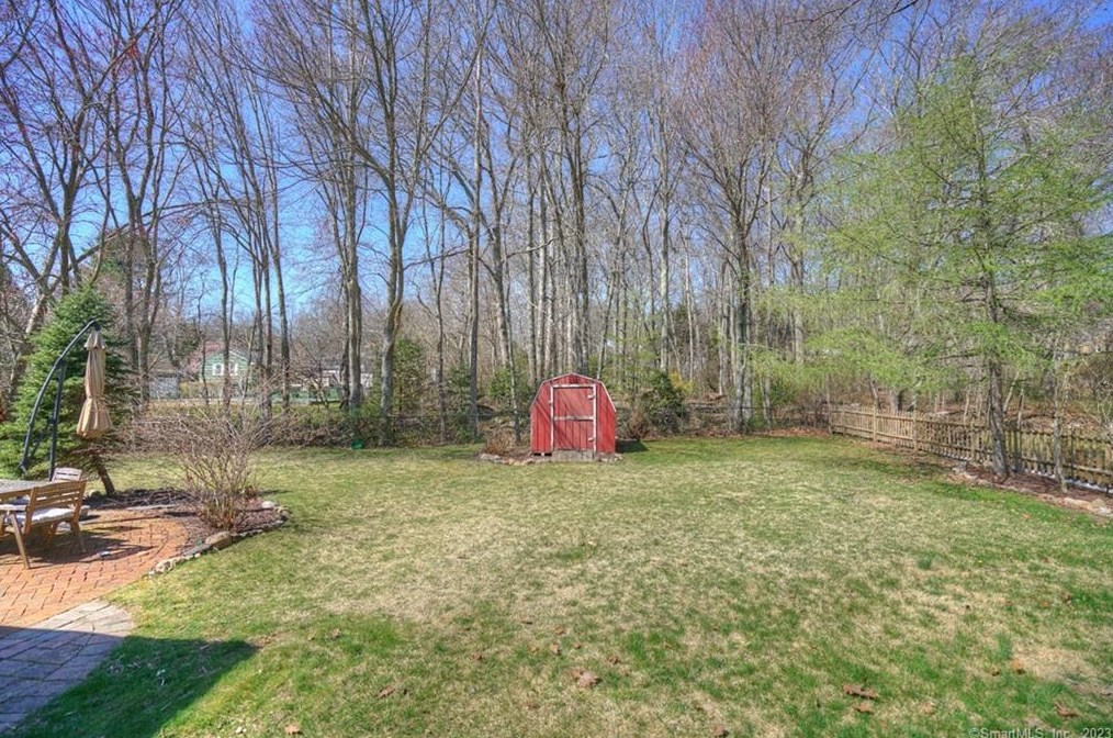 47 Noank Ledyard Rd, Mystic CT  06355-1615 exterior