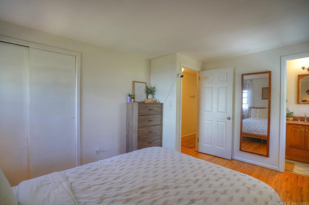 47 Noank Ledyard Rd, Mystic CT  06355-1615 exterior