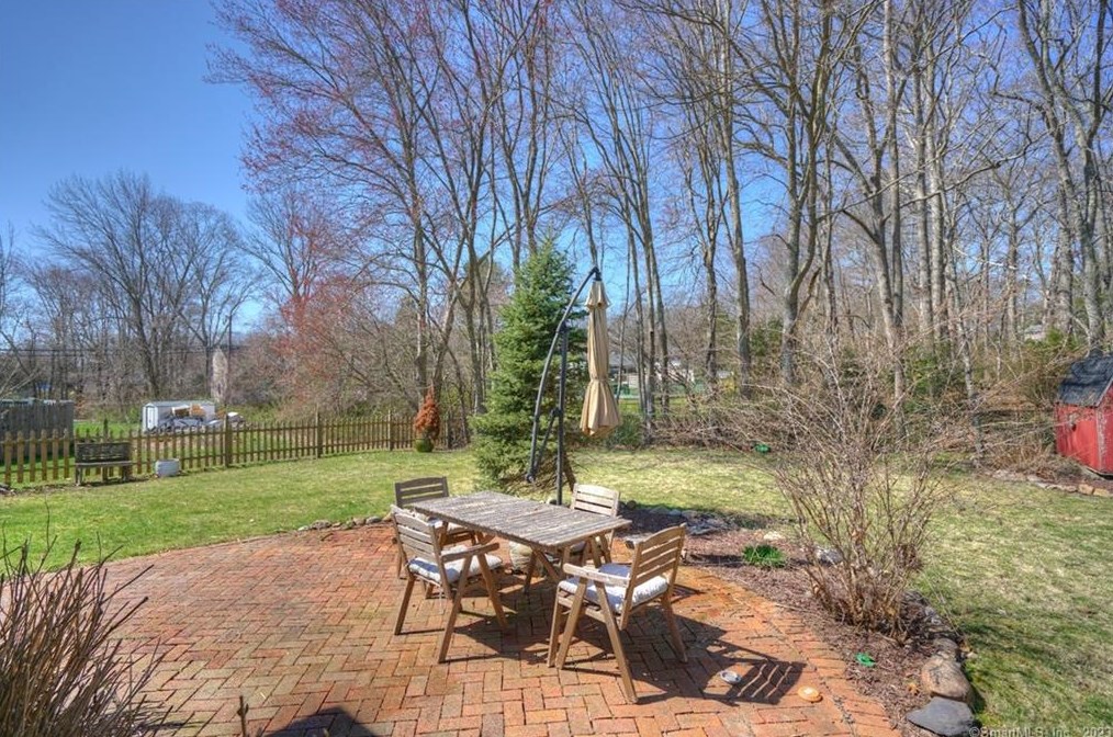47 Noank Ledyard Rd, Mystic CT  06355-1615 exterior