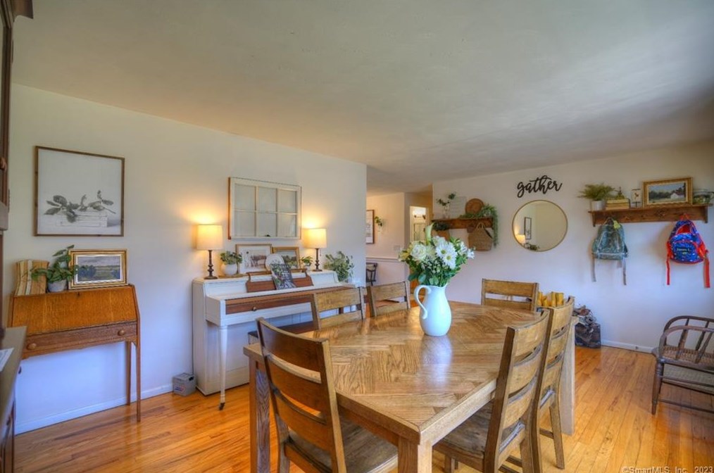 47 Noank Ledyard Rd, Mystic CT  06355-1615 exterior