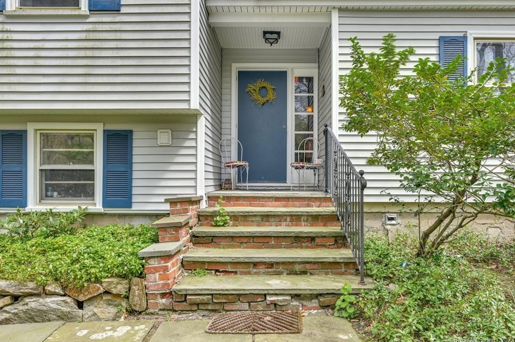 379 Cascade Rd, Stamford, CT 06903