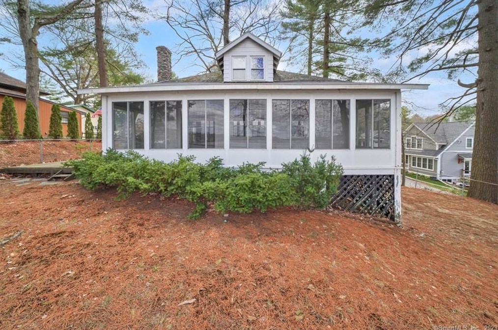 12 Green St, Ellington, CT 06029