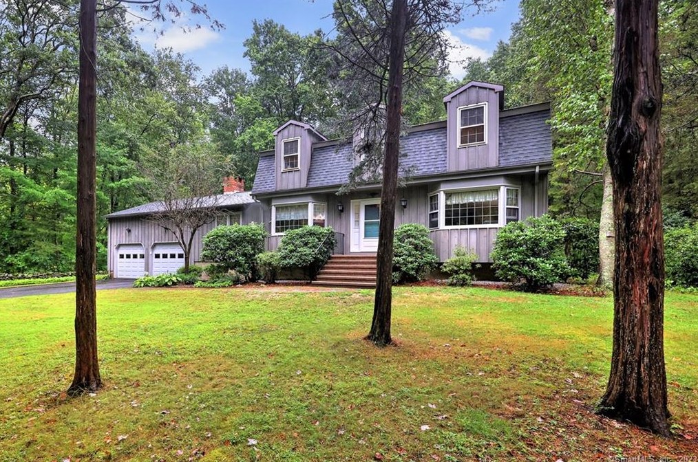 9 Brushy Ct, Upper Stepney, CT 06468