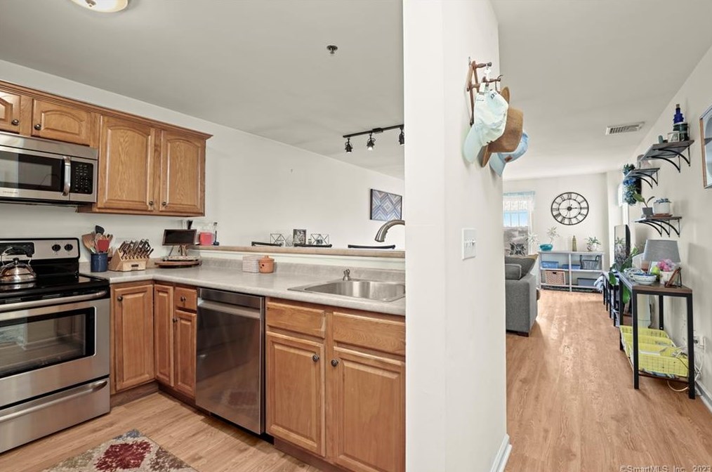 49 Rose St #504, Branford, CT 06405