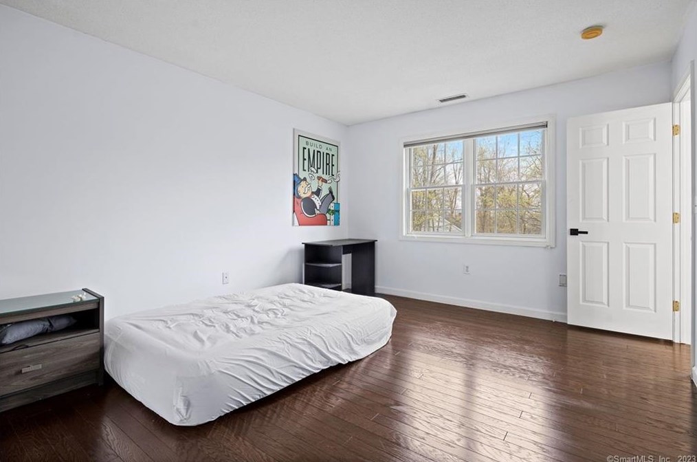 210 Collindale Dr, Meriden CT  06450-8315 exterior