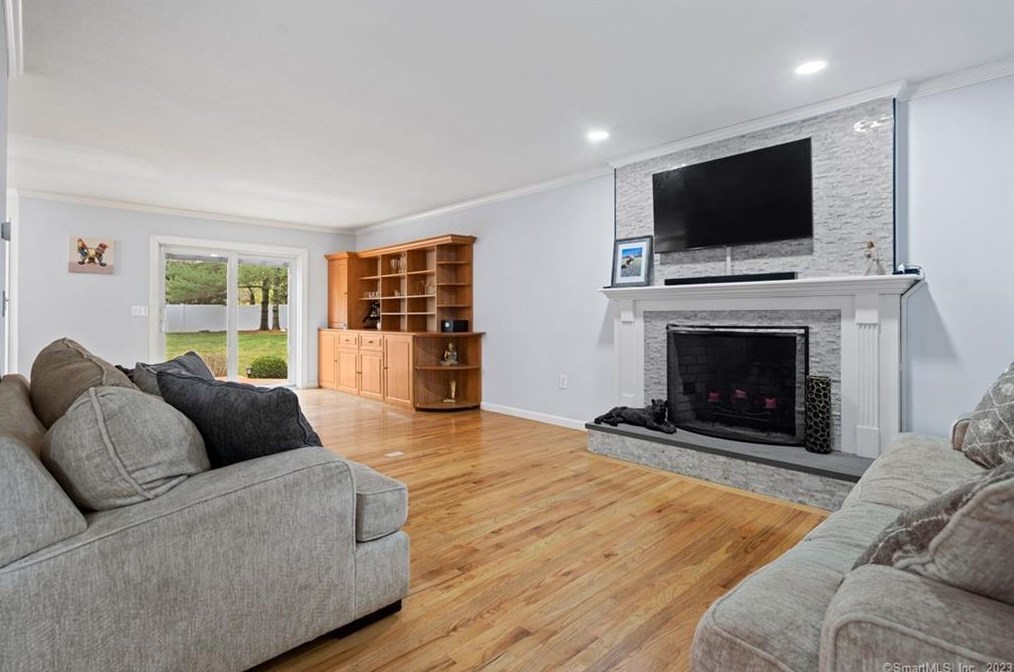 210 Collindale Dr, Meriden CT  06450-8315 exterior
