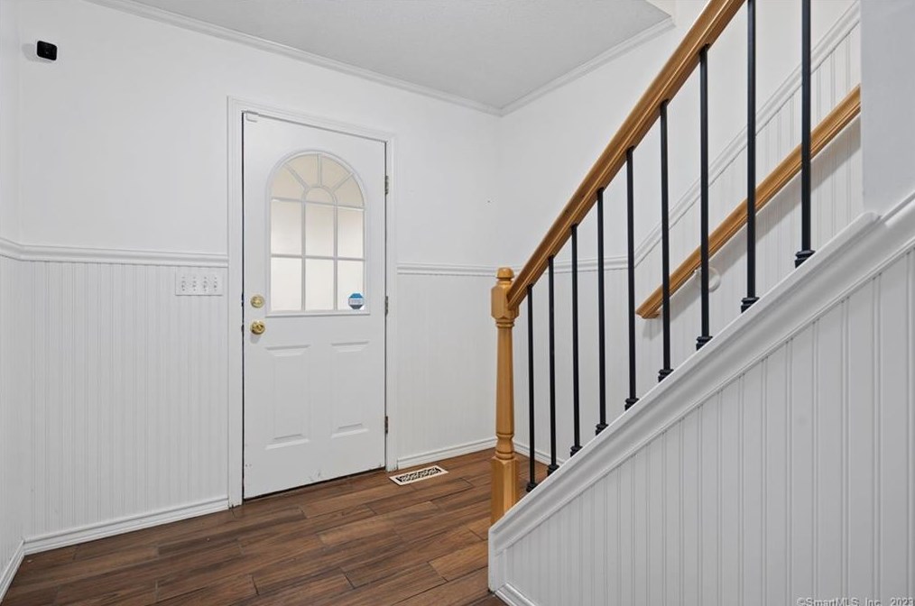 210 Collindale Dr, Meriden CT  06450-8315 exterior