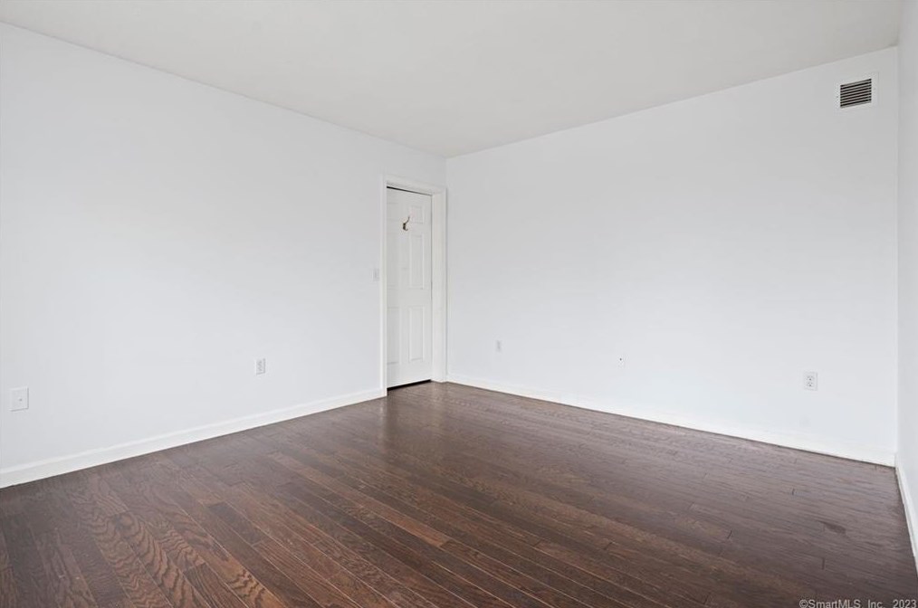 210 Collindale Dr, Meriden CT  06450-8315 exterior