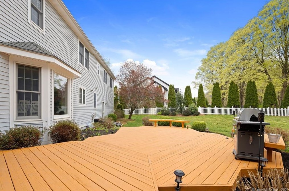 210 Collindale Dr, Meriden CT  06450-8315 exterior