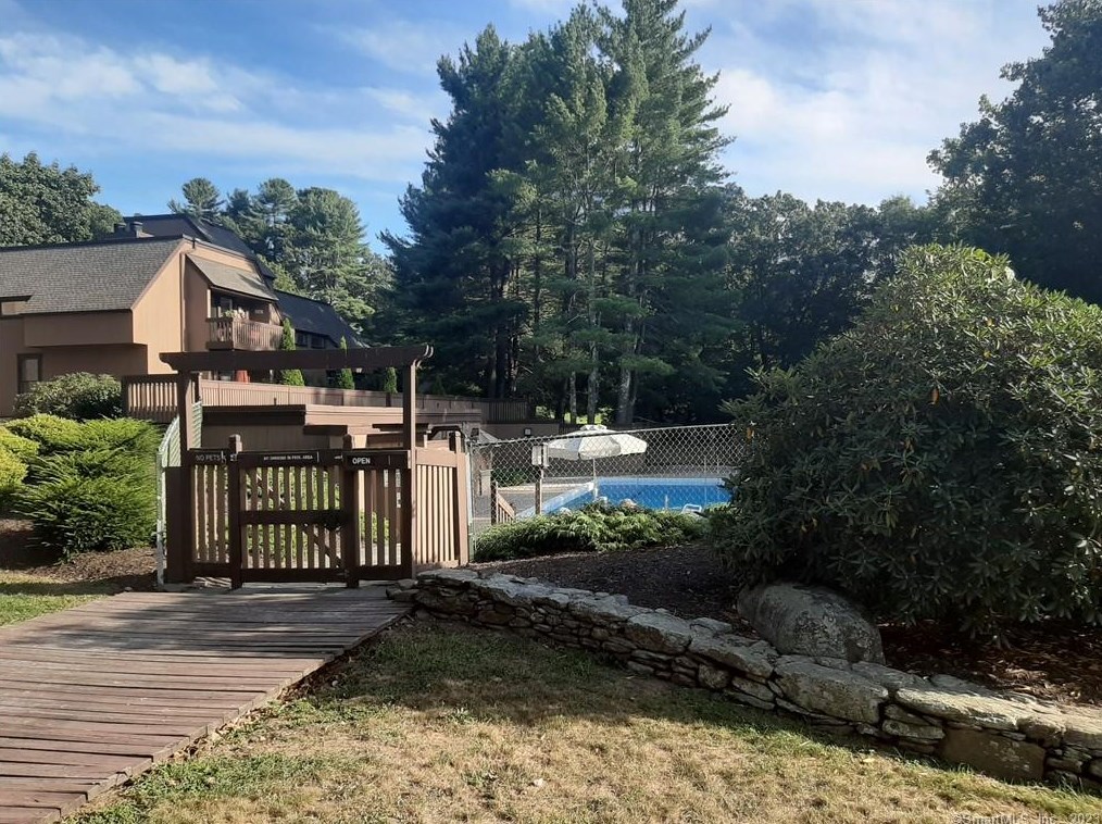 12 Sycamore Ln, Avon CT  06001-4537 exterior