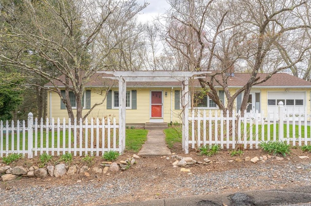 11 Clark, Gales Ferry, CT 06335