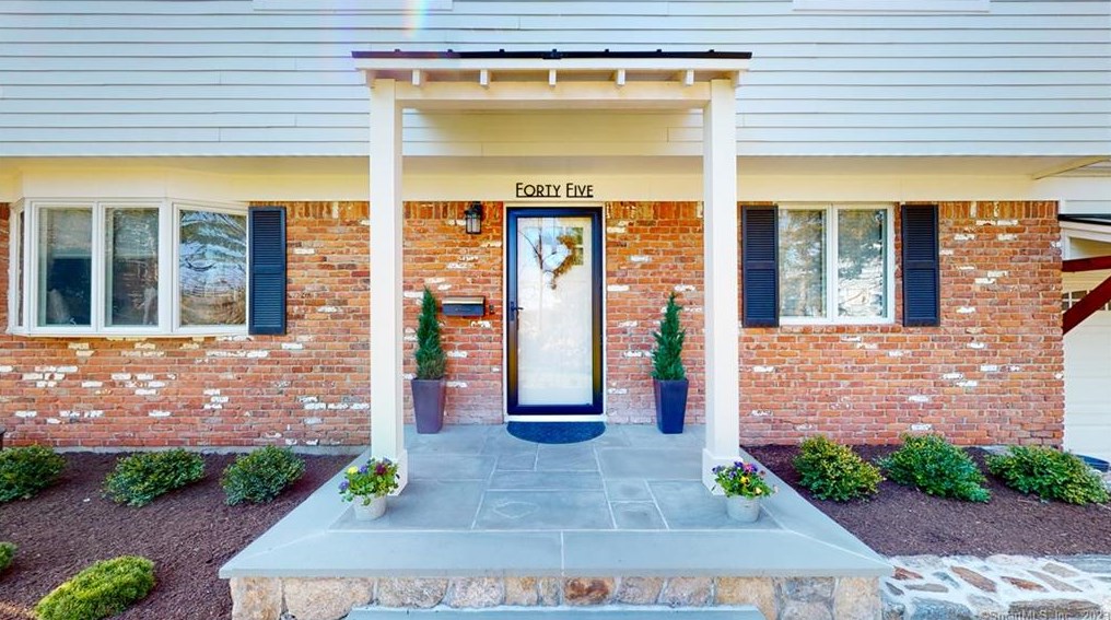 45 Lancaster Pl, Stamford, CT 06905