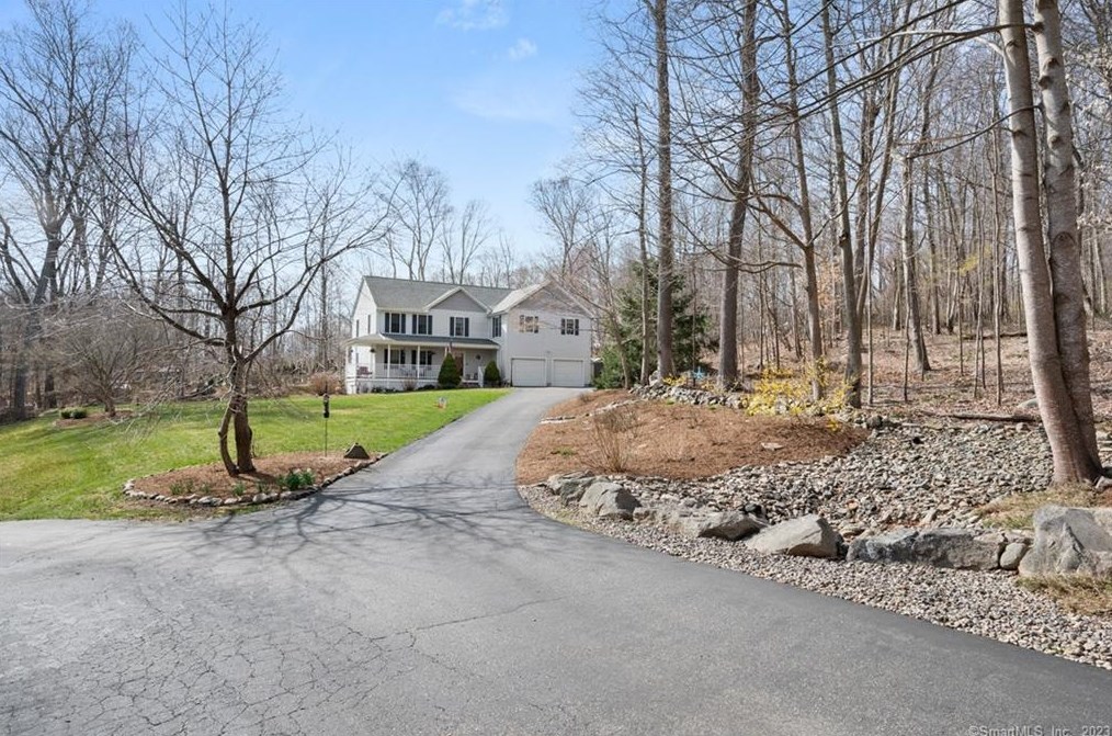 12 Greystone Ct, Gales Ferry, CT 06339