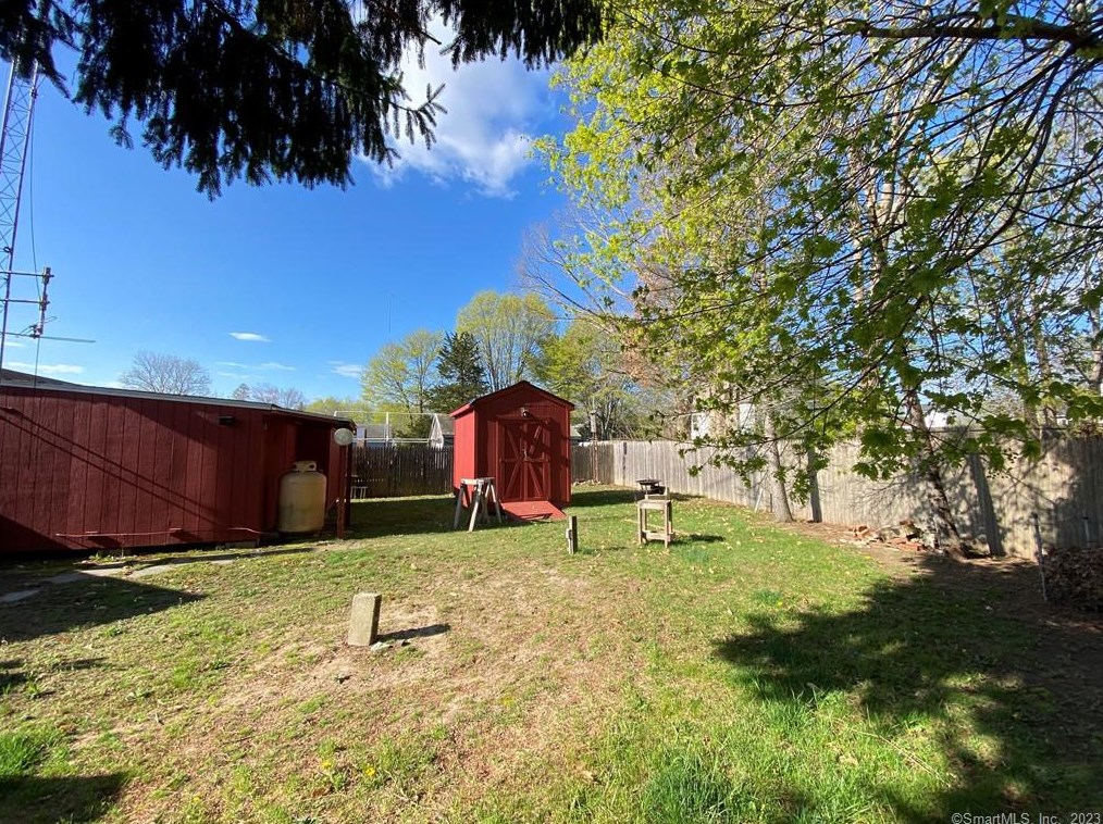 30 Woodlawn Ave, Waterford, CT 06385