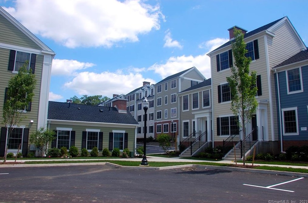 1 Birch Drive #34, Stamford, CT 06902