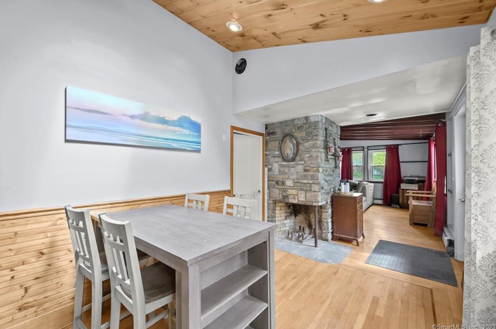 11 Pumpkin Hill Ln, Northville CT  06776-4622 exterior