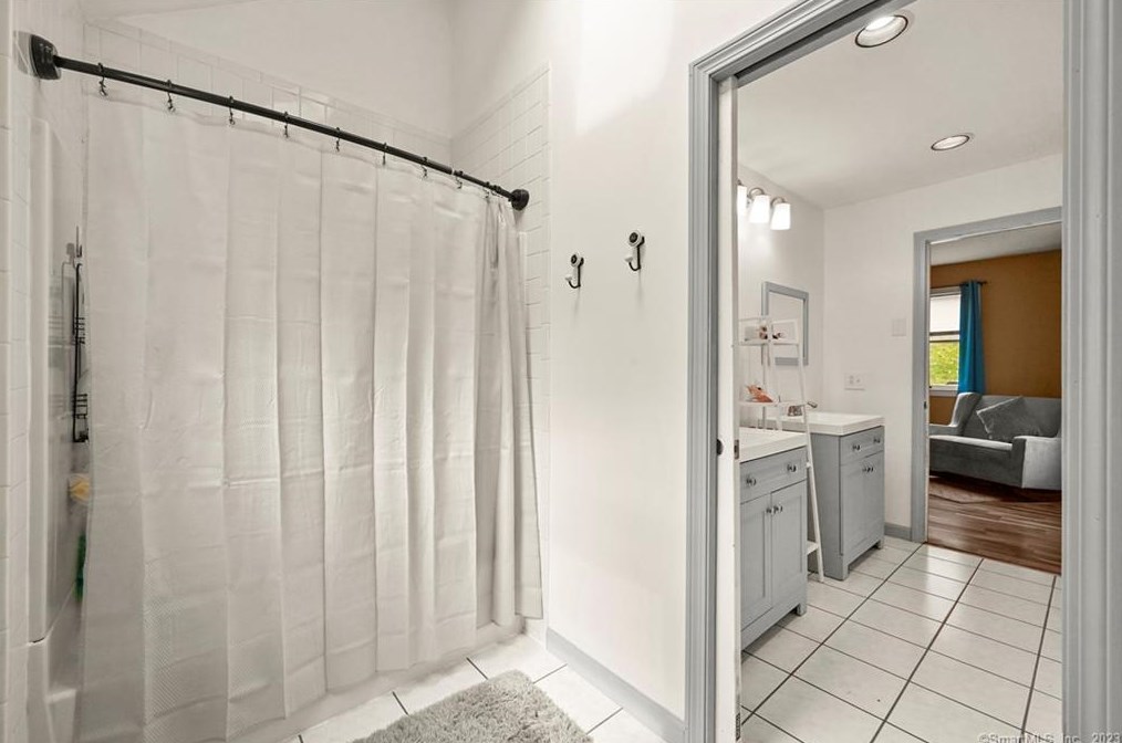 11 Pumpkin Hill Ln, Northville CT  06776-4622 exterior