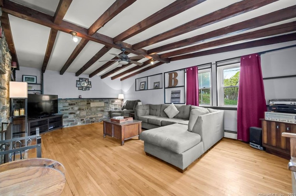 11 Pumpkin Hill Ln, Northville CT  06776-4622 exterior