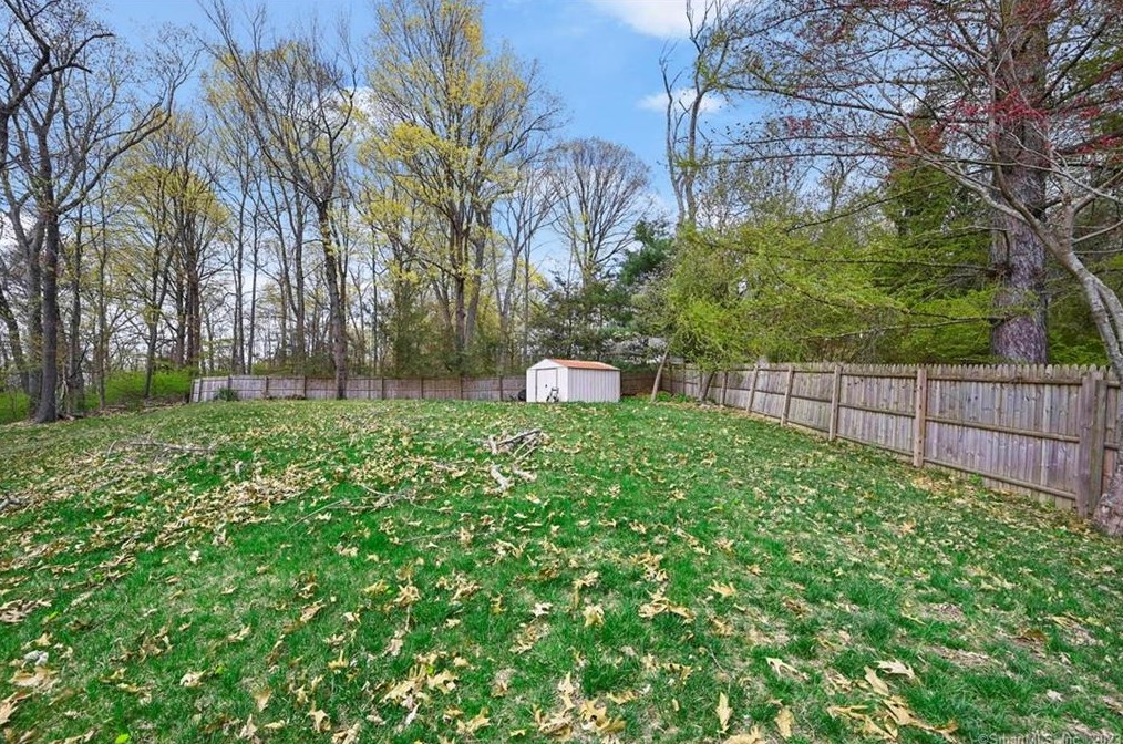 11 Pumpkin Hill Ln, Northville CT  06776-4622 exterior