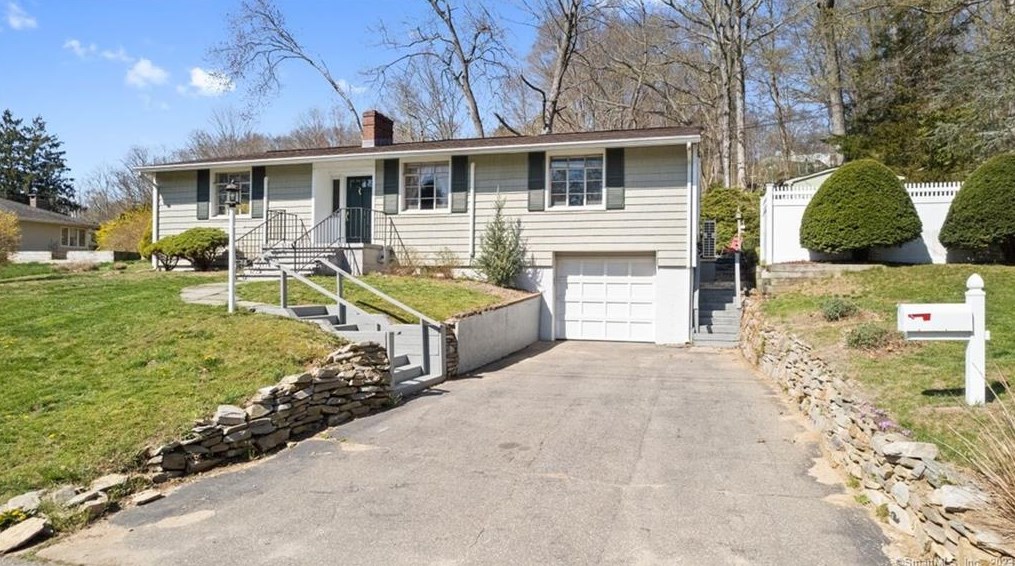 26 Parker Terrace, Essex, CT 06426