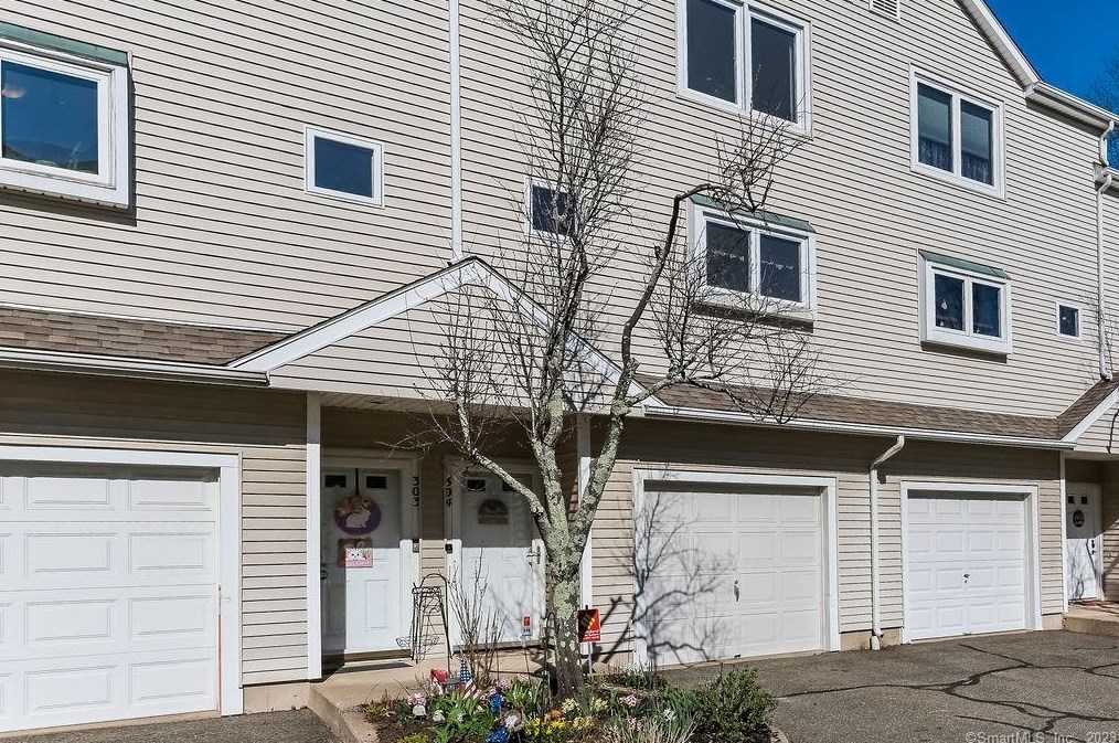 158 Paddock Ave, Meriden CT  06450-6972 exterior