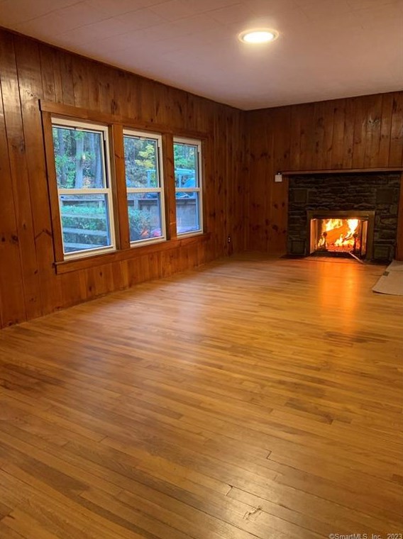 1053 Long Cove Rd, Gales Ferry, CT 06335