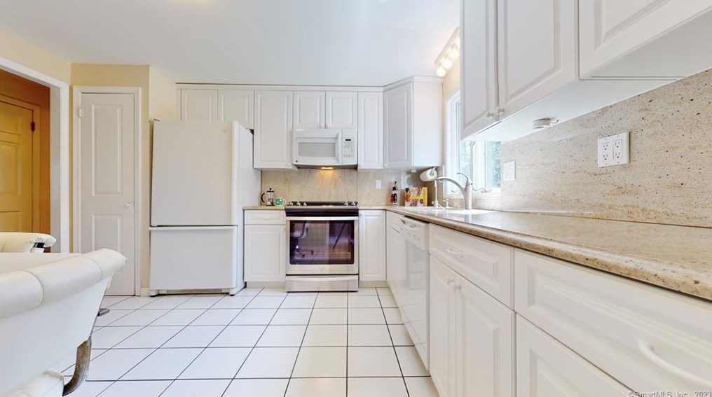 90 Pine Knob Terrace, Milford, CT 06461