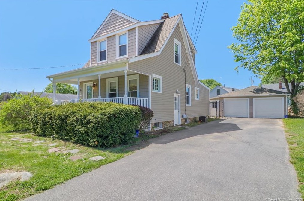 74 Clark Ln, Waterford, CT 06385