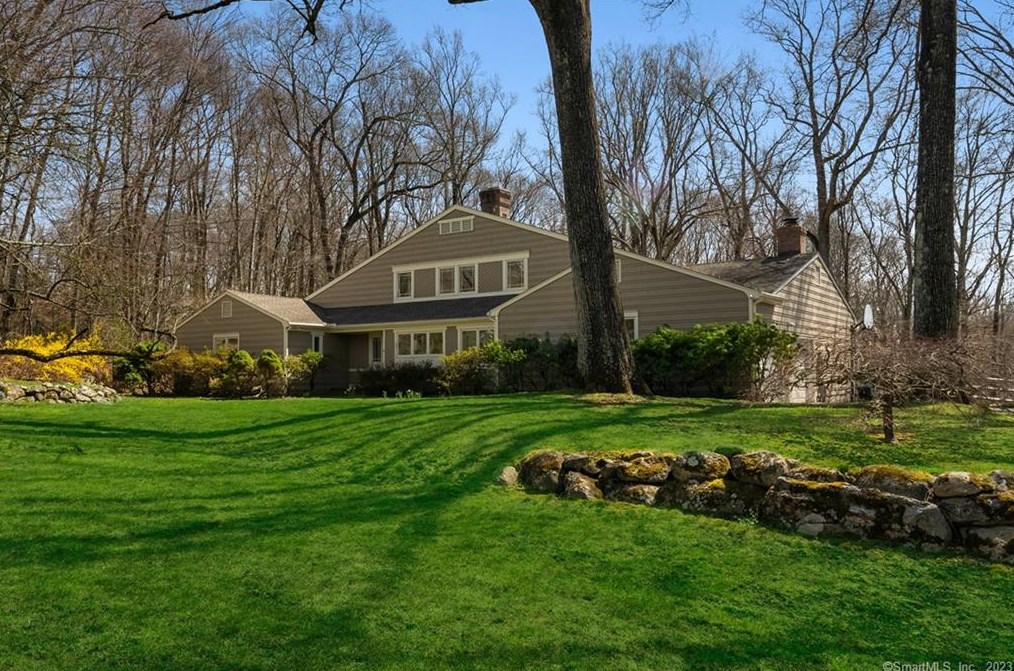 150 Woodridge Dr, New Canaan, CT 06840