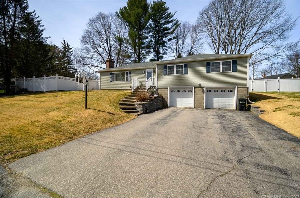 36 Ellen Ln, Woodstock, CT 06281-3008