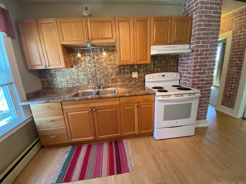 114 Nooks Hill Rd, Cromwell CT  06416-1532 exterior