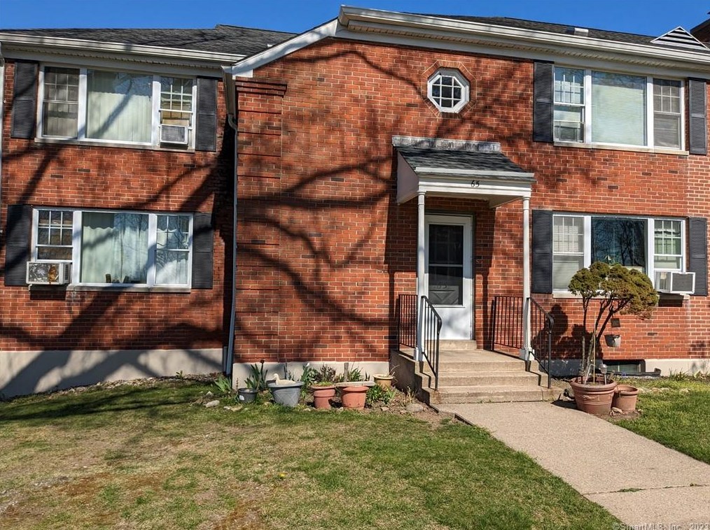 65 Oakview #101, Bridgeport, CT 06604