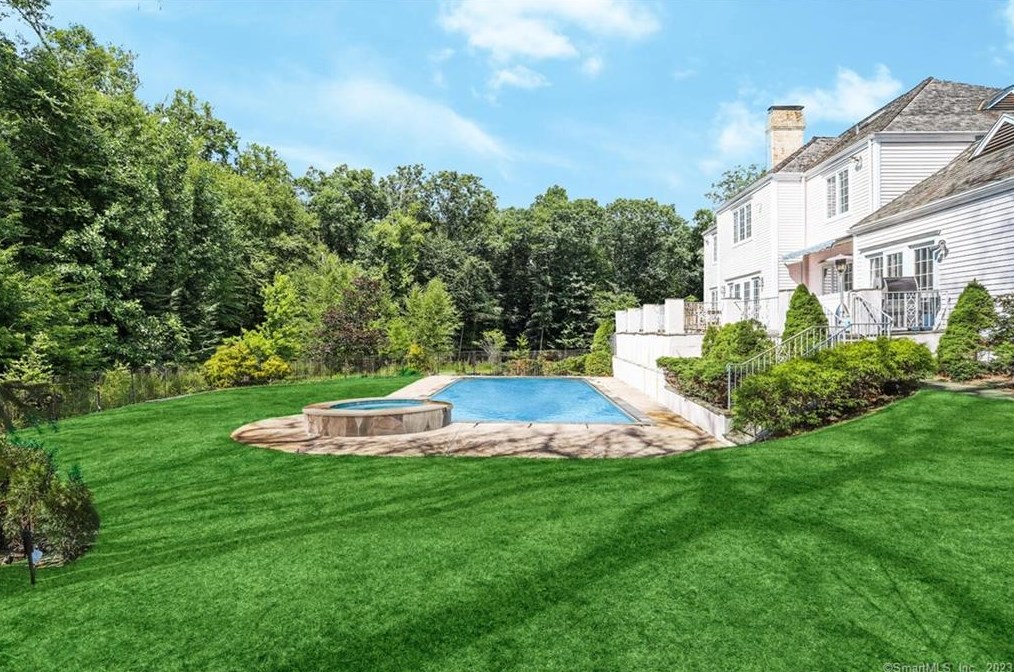 4 Mountain Laurel Dr, Greenwich, CT 06831