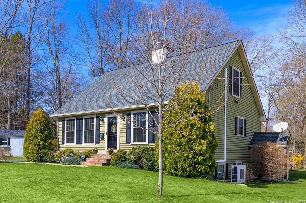38 Milner Ave, Moosup, CT 06354