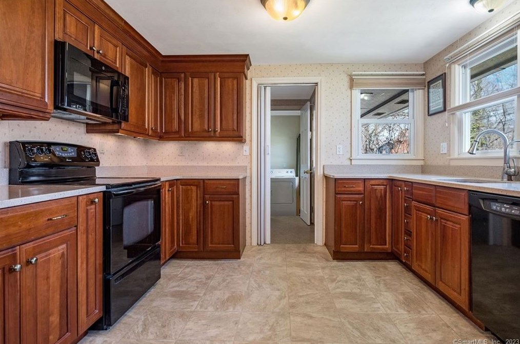 29 Conway Dr, Guilford, CT 06437-2616