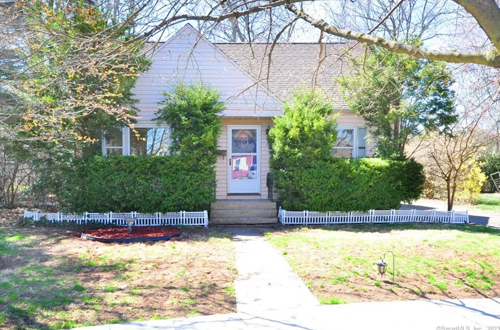 54 Manchester Cir, Hartford, CT 06110-1467