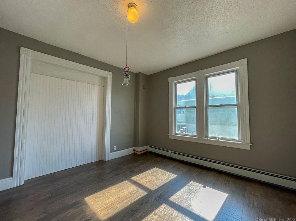 70 Griggs St #3w, Waterbury, CT 06704