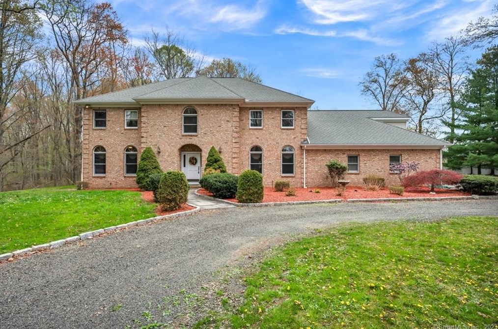 226 E Rutland Rd, Milford, CT 06460