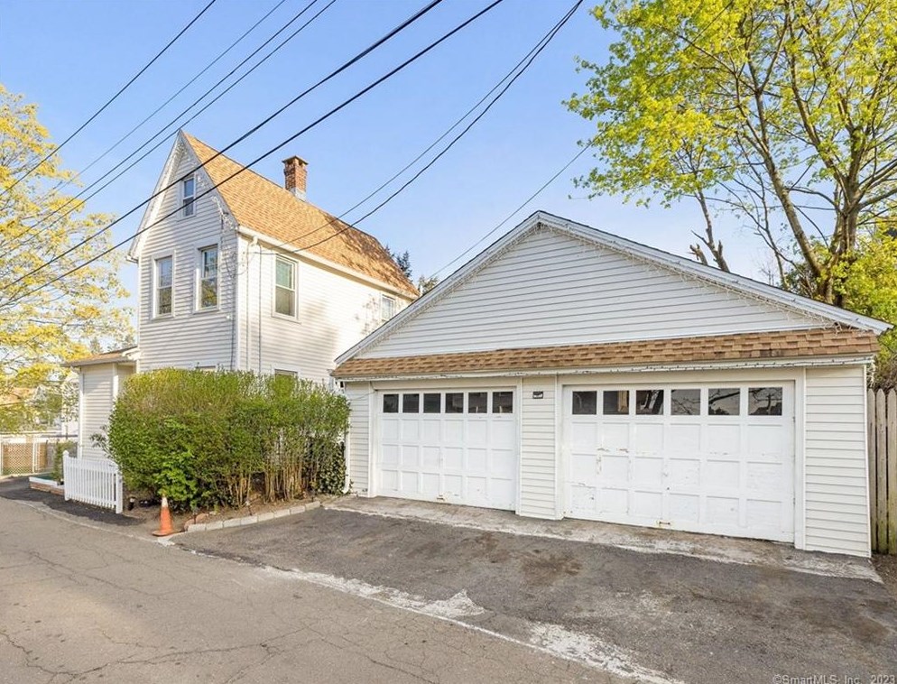 1 Holbrook Ct, Ansonia, CT 06401