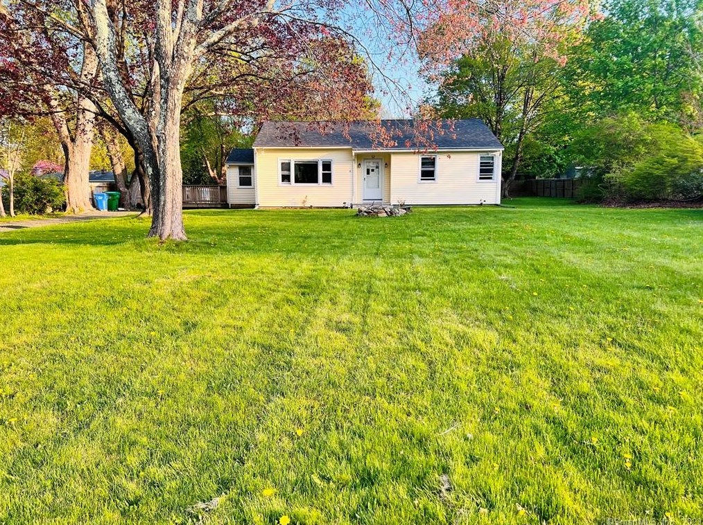 7 Park Ln W, Northville, CT 06776