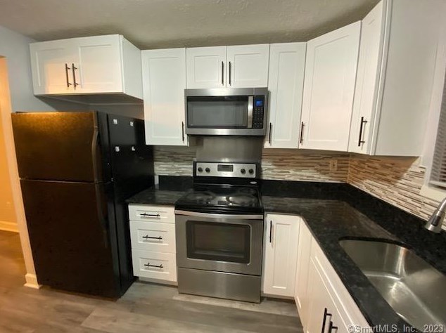 3 Amato Dr Apt H, Wapping, CT