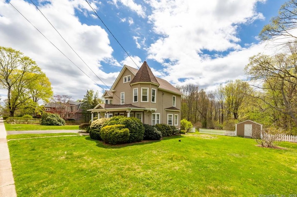 7 S Main St, East Hampton, CT 06424