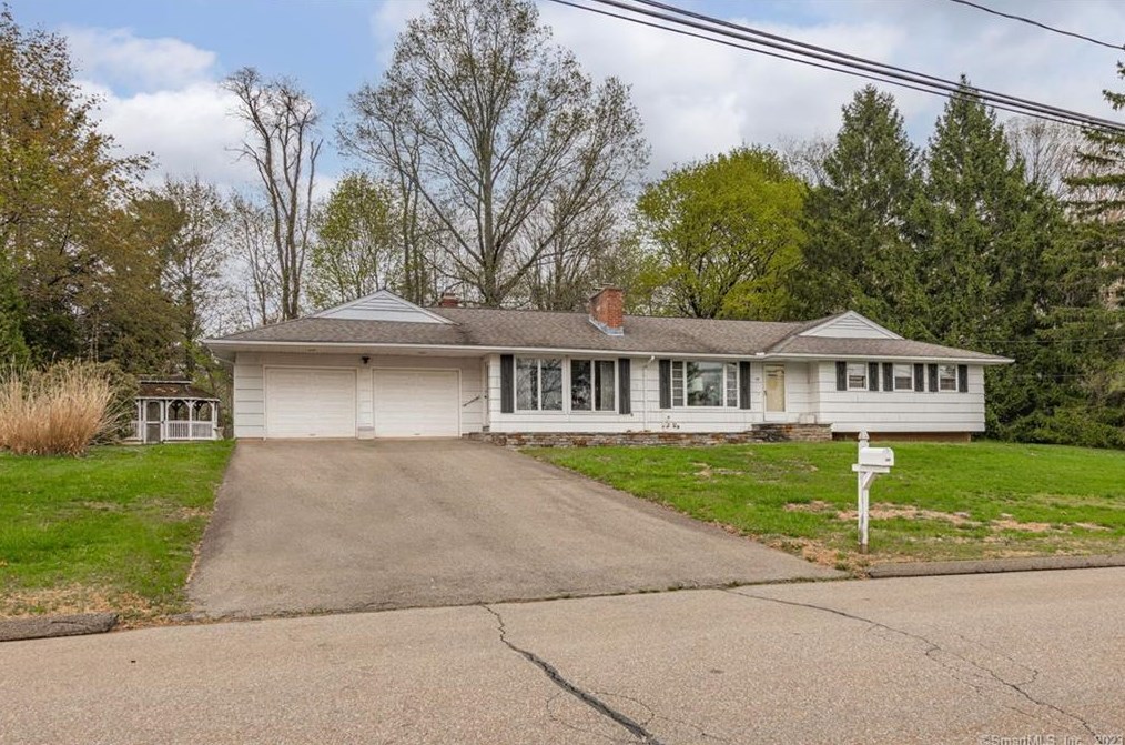 108 Skyline Dr, Meriden, CT 06451-3657