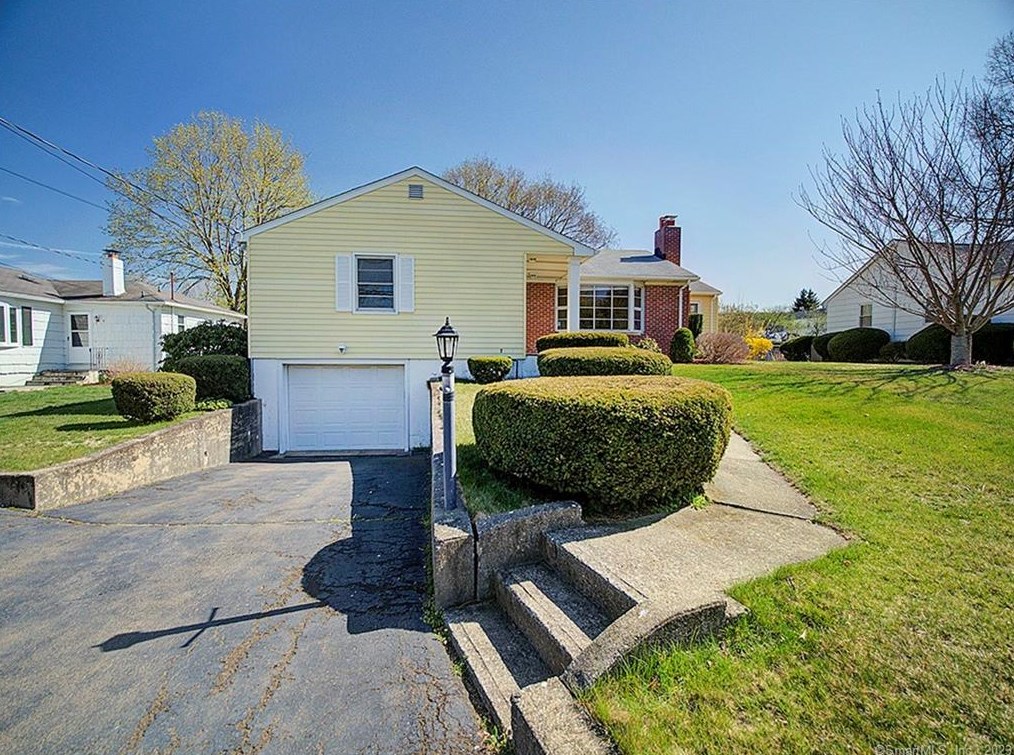 10 Raymond Rd, New Haven, CT 06525
