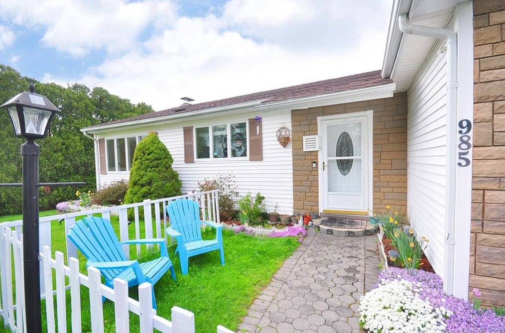 985 Maple St, Hartford, CT 06109