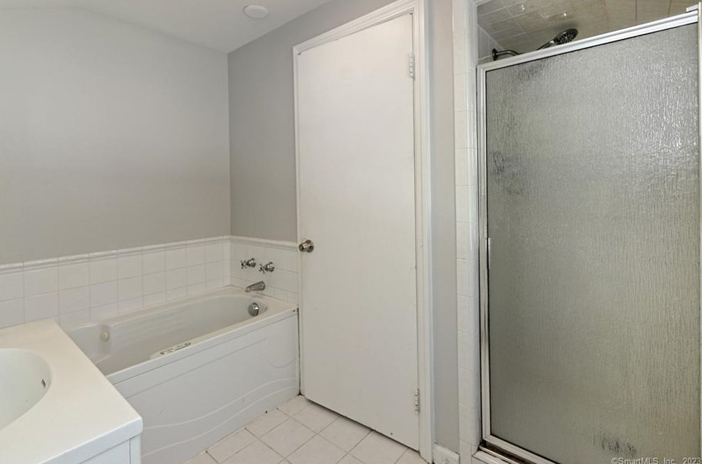 100 Lakeview Ter, New Haven CT  06515-1811 exterior