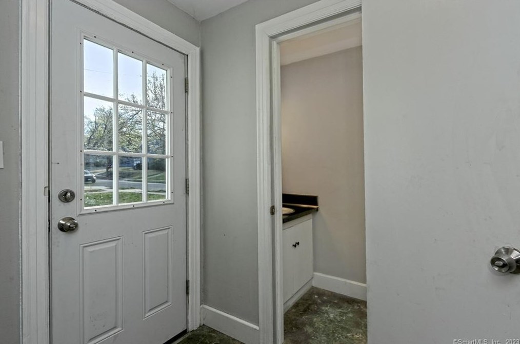 100 Lakeview Ter, New Haven CT  06515-1811 exterior