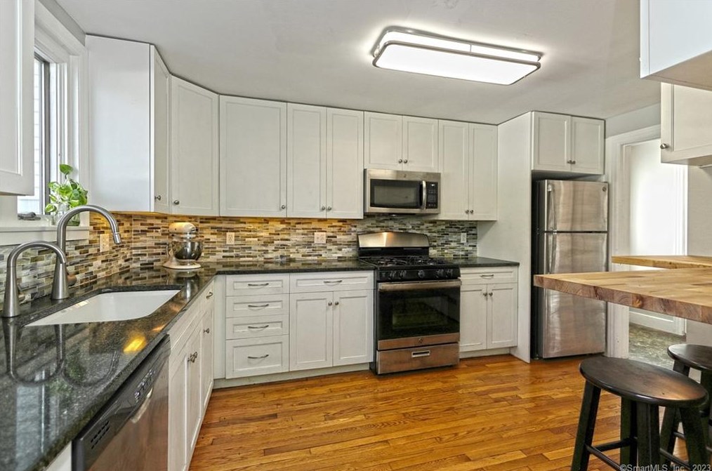 100 Lakeview Ter, New Haven CT  06515-1811 exterior