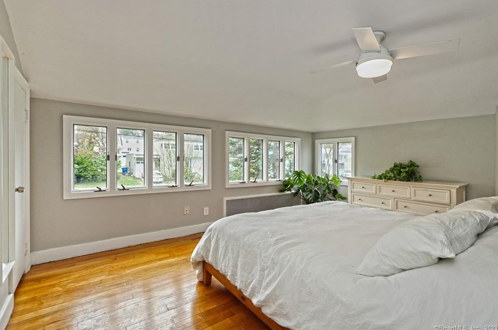 100 Lakeview Ter, New Haven CT  06515-1811 exterior