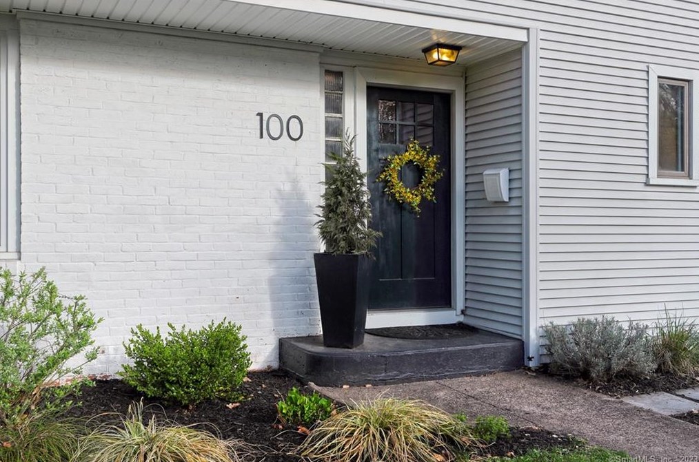 100 Lakeview Ter, New Haven CT  06515-1811 exterior